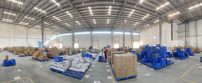 綜保區(qū)干雜倉(cāng)內(nèi)景 劉鴻池.jpg