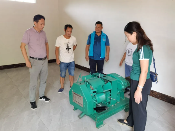 /QJ_082067804227.png 馬超毅走訪愛長村六山農(nóng)莊古法制糖體驗(yàn)區(qū).png